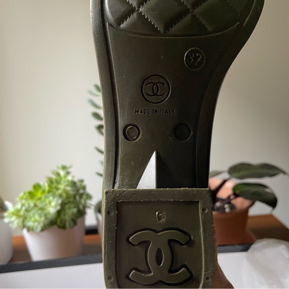 HOST PICK⭐️Authentic Chanel Camellia Flower Rain Boots ❤️ khaki Green 💚 - Picture 14 of 16
